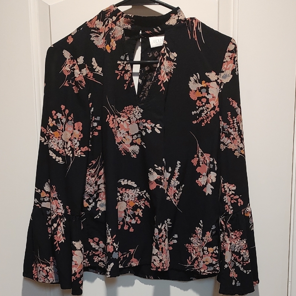 Chic Floral Black Blouse
